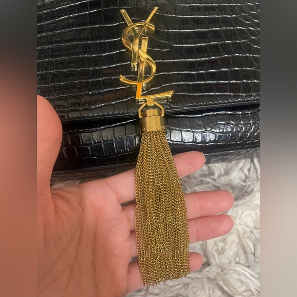 YSL Saint Laurent Kate Medium Tassel YSL Crossbody Bag in Croc-Embossed Leather - Picture 16 of 17